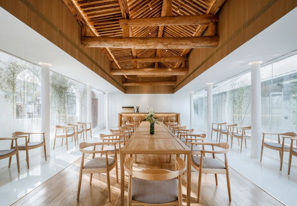 “疊院兒”最難能可貴的一點是重新梳理了新與舊、內(nèi)與外、人工與自然的關(guān)系